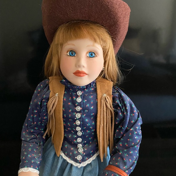 Hamilton Collection Doll”Savannah” - Picture 3 of 5